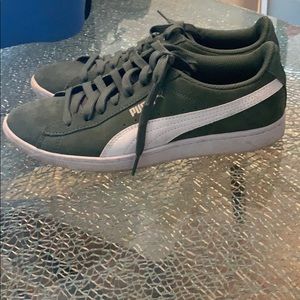 Puma green velvet sneakers - Women Size 8